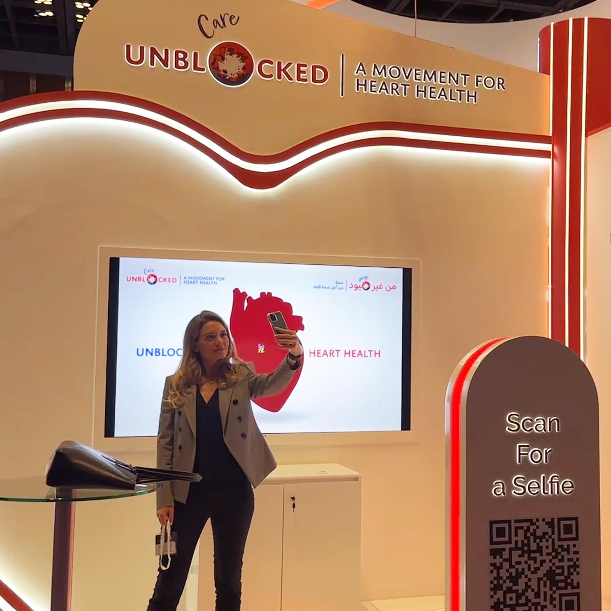 CONNECT GLOBALLY WITH OUR VIRTUAL MOSAIC WALL! GUESTS WORLDWIDE CREATE SHARED DIGITAL ART. PERFECT FOR HYBRID EVENTS & BRAND ACTIVATIONS IN DUBAI. BOOK NOW!